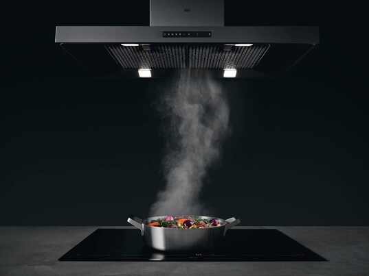 Kitchen cooker hood extracting steam from food