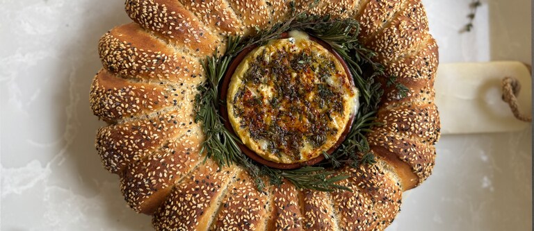 Festive Kıbrıs Çöreği Wreath